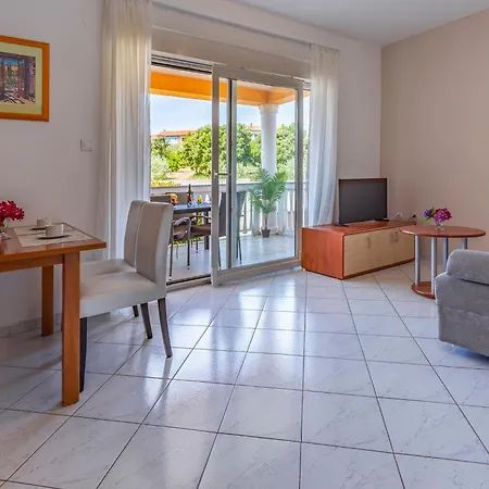 Rok 8 By Interhome Apartamento Pula