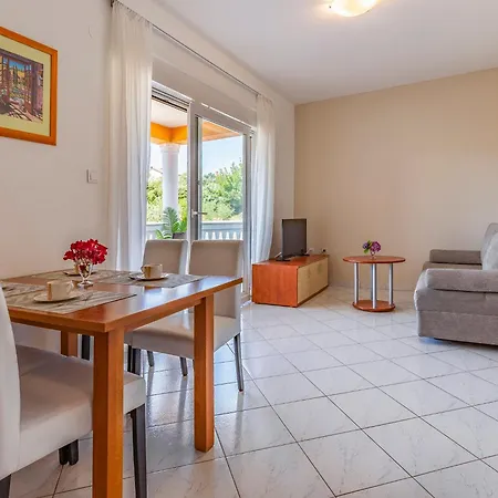 Rok 8 By Interhome Póla