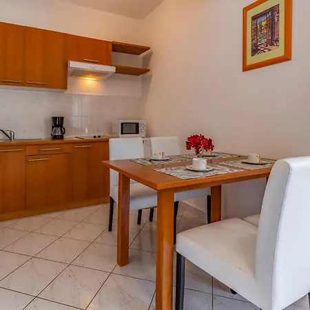 Rok 8 By Interhome * Pula